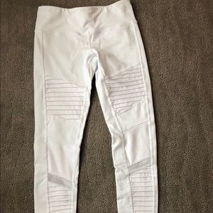 Alo Yoga High-Waist Moto Legging size small, white